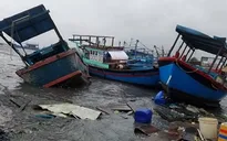 Ngư dân Khánh Hòa và Phú Yên xử lý tàu cá bị thiệt hại do bão