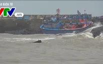Quảng Ngãi: Sóng lớn đánh chìm tàu cá, một ngư dân mất tích