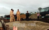 Quảng Nam: Bắt quả tang 2 tàu sắt hút cát trái phép trên sông Thu Bồn