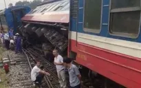 Tàu chở hơn 100 người từ Lào Cai về Hà Nội bị trật bánh