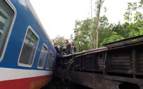 Tai nạn tàu hỏa ở Huế: Huy động 2 cần cẩu 100 tấn để giải phóng đường sắt