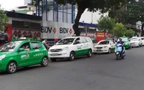 Taxi truyền thống băn khoăn với chia địa bàn, khoác "đồng phục" một màu