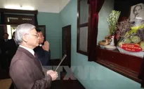 Tổng Bí thư thắp hương tưởng niệm Chủ tịch Hồ Chí Minh