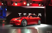 Tesla trở thành nhà sản xuất ô tô lớn thứ 2 của Mỹ