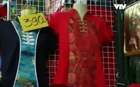 Người Thái Lan khó chọn màu sắc trang phục đón Tết 2017