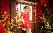 Thanh Hằng diện áo dài nổi bật giữa đồng quê