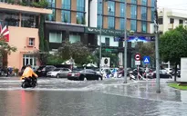 Nhiều tuyến phố ở Thanh Hóa thành sông sau cơn mưa lớn