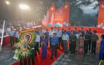 Thắp nến tri ân anh hùng liệt sỹ tại Nghĩa trang Quốc gia Trường Sơn