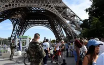 Pháp "mặc áo chống đạn" cho tháp Eiffel