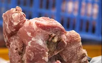 Hà Nội: Thu giữ gần 1 tấn thịt đông lạnh ôi thiu