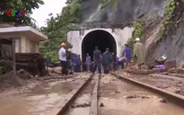 Thông tuyến đường sắt Bắc - Nam trở lại sau sự cố sạt lở tại đèo Hải Vân