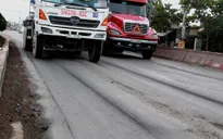 Đường vào cảng Cát Lái lại lún