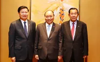 Thủ tướng Nguyễn Xuân Phúc gặp gỡ Thủ tướng Lào, Campuchia bên lề Hội nghị cấp cao ASEAN