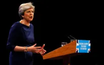Thủ tướng Anh đưa ra thông điệp cứng rắn về Brexit