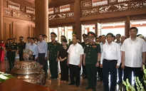 Thủ tướng dâng hương tưởng nhớ Bác Hồ tại Khu Di tích K9