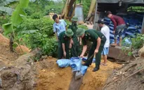​Tiêu hủy 4 tấn thức ăn nuôi tôm nhập lậu