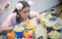 Cô gái xinh đẹp nặng 43kg có khả năng "ăn cả thế giới" khiến dân mạng tò mò