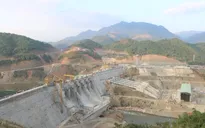 Chặn dòng tích nước thủy điện Trung Sơn