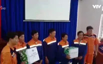 Cứu 5 thuyền viên tàu cá BTh 96297 TS gặp nạn