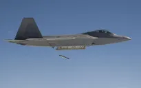 Tiêm kích tàng hình F-22 Mỹ lần đầu dội bom diệt Taliban