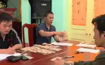 Buôn bán tiền giả: 1 vốn, 4 lời và sự trả giá