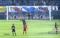 VIDEO: Tiến Dũng cản phá xuất sắc quả phạt đền của U23 Thái Lan