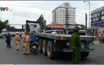 Cần Thơ: Va chạm với xe đầu kéo, 1 người bị cán nát chân