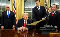 Tân Tổng thống Mỹ ký sắc lệnh "đóng băng" Obamacare