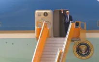 Chùm ảnh: Tổng thống Mỹ Donald Trump vẫy chào Đà Nẵng từ chuyên cơ Air Force One