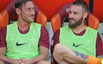 "Hoàng tử" Totti chia tay Roma trên băng ghế dự bị