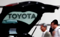 Nhật Bản bảo vệ Toyota trước cảnh báo đánh thuế của ông Donald Trump