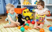 Đồ chơi định kiến theo giới tính hạn chế sự phát triển của trẻ