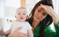 Dấu hiệu cảnh báo trầm cảm ở phụ nữ sau sinh