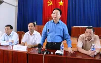 Bộ TN&MT tặng quà người dân vùng sạt lở An Giang