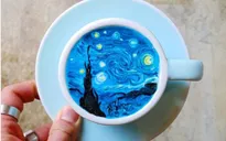 Nổi tiếng Instagram nhờ tài vẽ tranh Van Gogh trên cốc cà phê