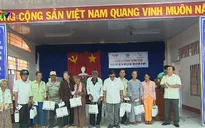 Quỹ Tấm lòng Việt tặng quà cho người nghèo Cà Mau