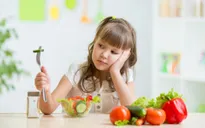 Nạp toàn đồ bổ dưỡng nhưng vì sao trẻ không tăng cân?