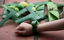 Nhớ mãi trò chơi dân dã từ lá, quả