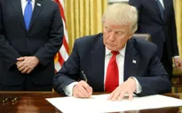 Những sắc lệnh đầu tiên của ông Trump: Xóa sổ Obamacare, rút Mỹ khỏi TPP