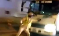 Truy xét biển số xe tải lao vào người mặc quân phục CSGT ở Hà Nội