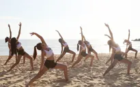 Hoa hậu Hữu nghị ASEAN: Dàn người đẹp trải nghiệm yoga dưới ánh bình minh