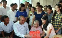 Thủ tướng thăm các gia đình có công với Cách mạng ở Hà Tĩnh