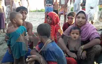 Thêm hàng chục nghìn người Rohingya vượt biên sang Bangladesh