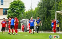 VIDEO: ĐT Việt Nam tích cực tập luyện trong buổi tập thứ 2 cùng tân HLV Park Hang Seo