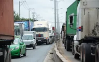 Ùn tắc lối ra vào cảng Cát Lái
