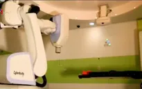 Hệ thống xạ trị bằng robot Cyberknife giúp loại bỏ các khối u não