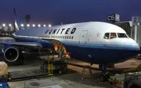 United Airlines sẽ bồi thường 10.000 USD cho hành khách bị kéo khỏi máy bay