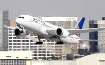 United Airlines đạt thỏa thuận với khách hàng bị kéo khỏi máy bay