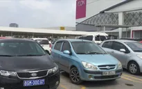 Nhiều ô tô biển xanh xuất hiện tại các khu vui chơi dịp lễ 1/5