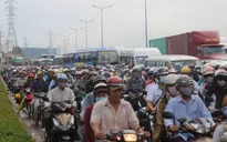 Đường vào cảng Cát Lái ùn tắc nghiêm trọng